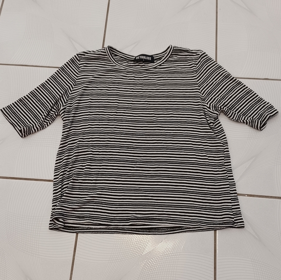 $4 Add-on Black, White & Silver Striped Tee - Size Small - Picture 5 of 7